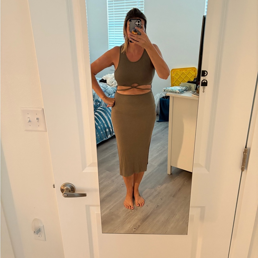 Green Midi Pencil Dress for Night Out